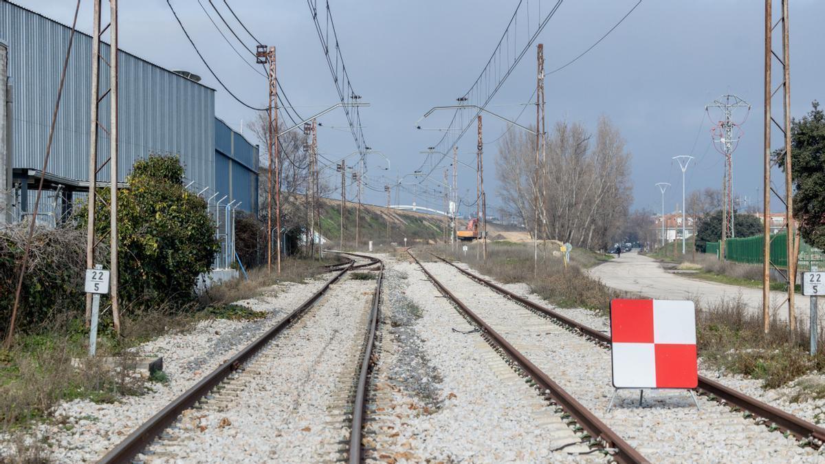 Unas vías de tren junto a la sede de Talgo en Madrid.