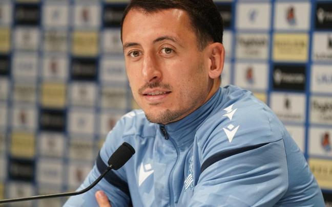 Mikel Oyarzabal, en una rueda de prensa