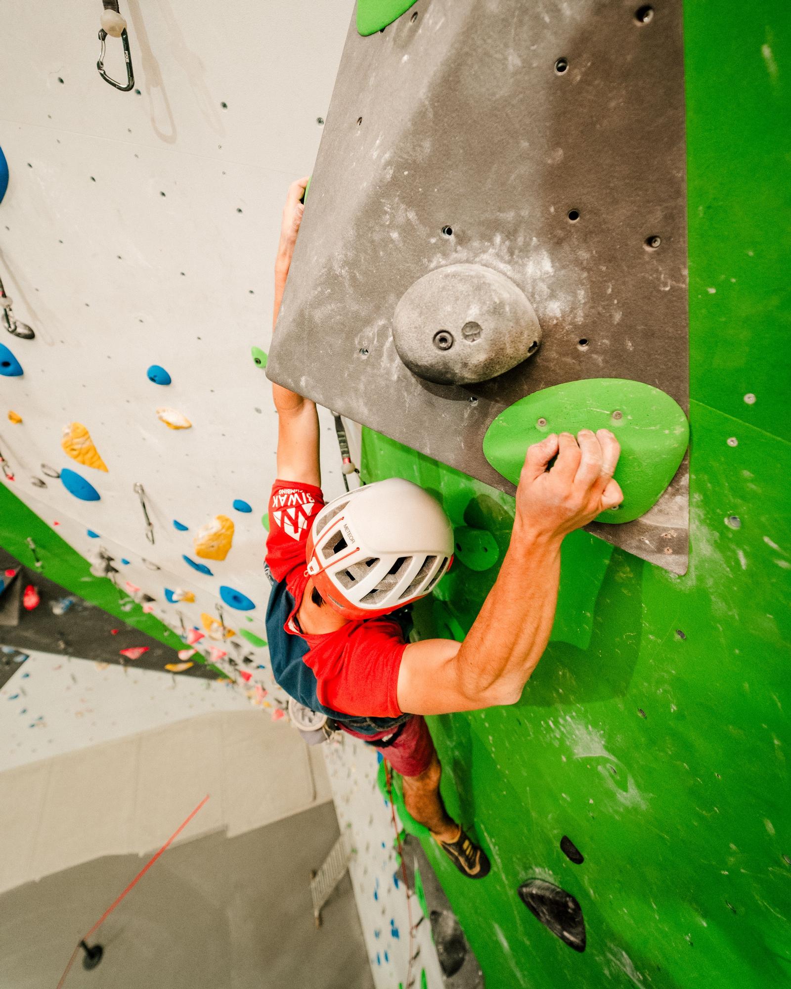 Su muro principal presenta 23 metros de altura.