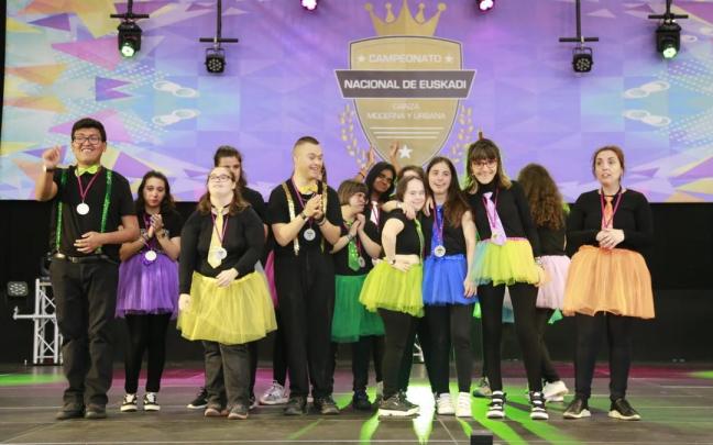 Más de 40 alumnos participan en los grupos de baile moderno de la fundación.