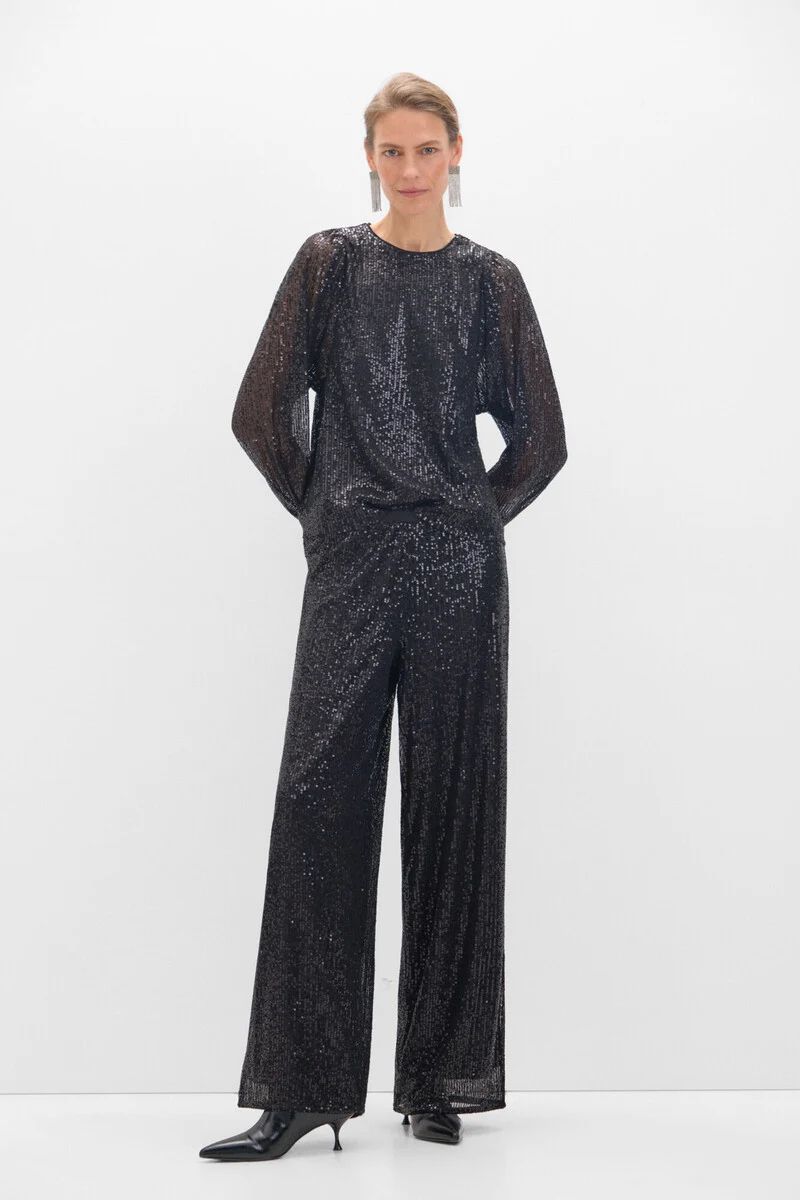Conjunto negro de pantalón palazzo y top de lurex.