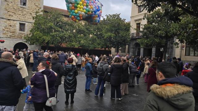 Herriaren Enparantza se llenó de ugaotarras para celebrar la primera fiesta de Fin de Año