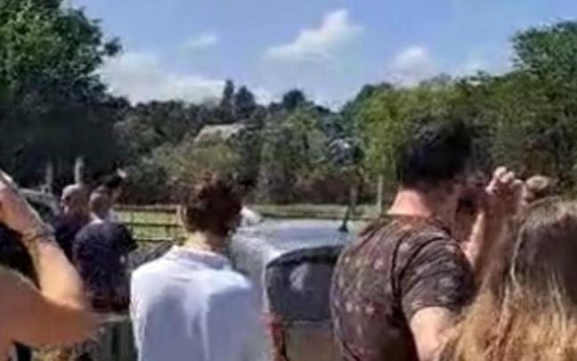 El helicóptero aterriza en el funeral de David Baerten.