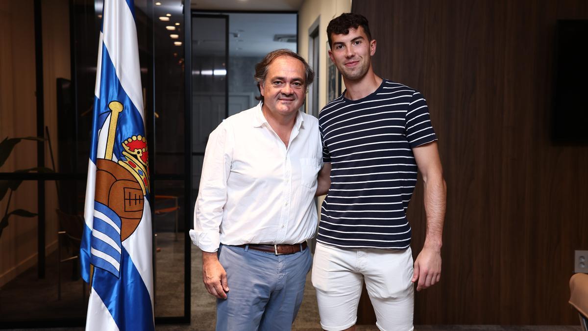 Una Marrero, junto a Jokin Aperribay, en Anoeta. / REAL SOCIEDAD