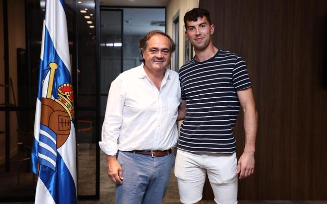 Una Marrero, junto a Jokin Aperribay, en Anoeta. / REAL SOCIEDAD