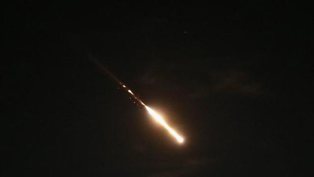 Uno de los misiles lanzados para interceptar el ataque de Irán sobre Israel.