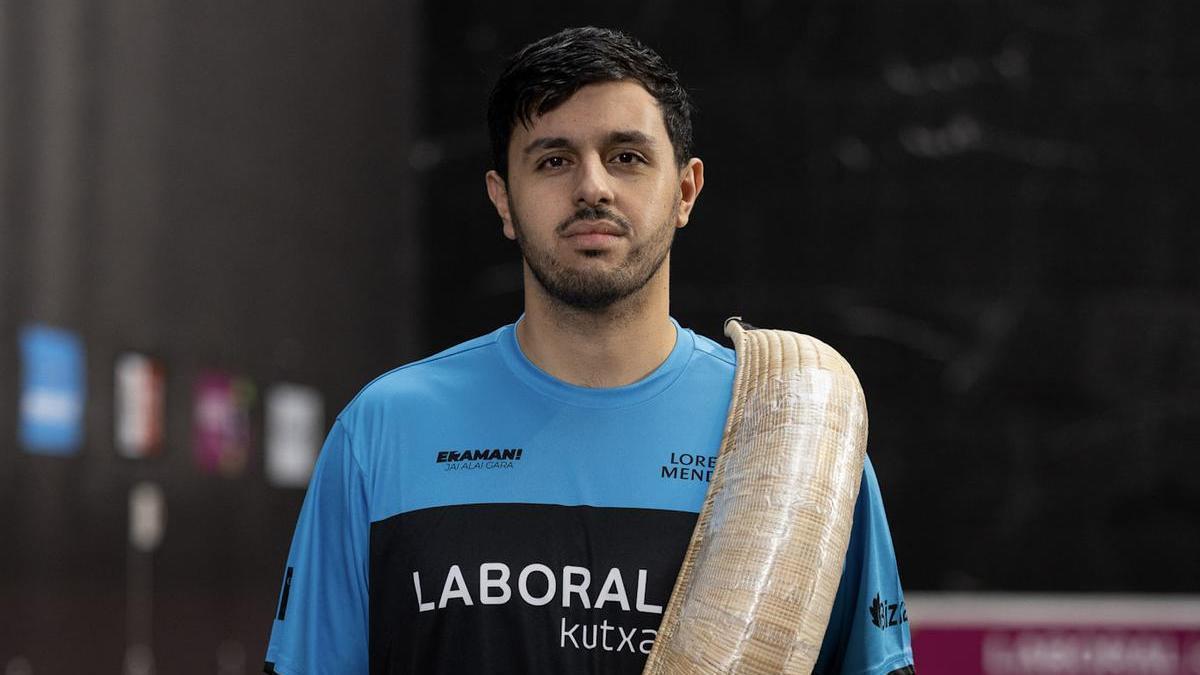 Jérôme Portet posa en el frontón Jai Alai de Gernika.
