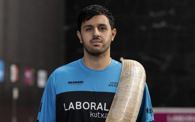 Jérôme Portet posa en el frontón Jai Alai de Gernika.