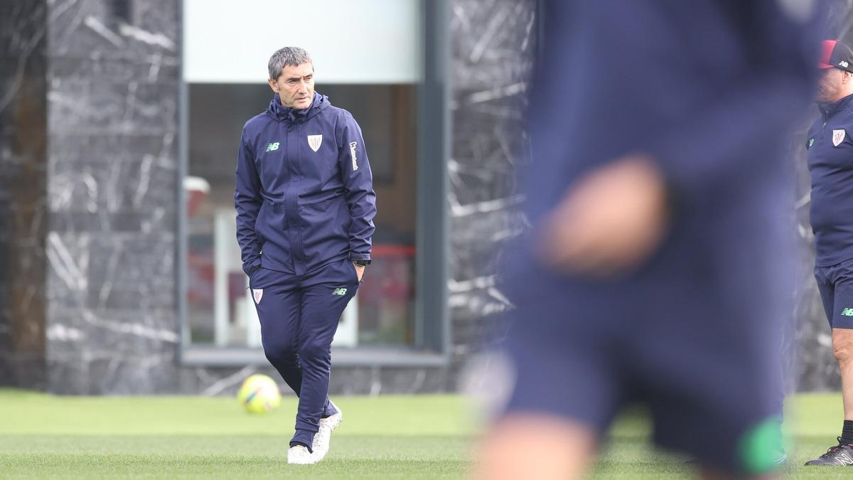 Valverde en el entrenamiento del Athletic en Lezama