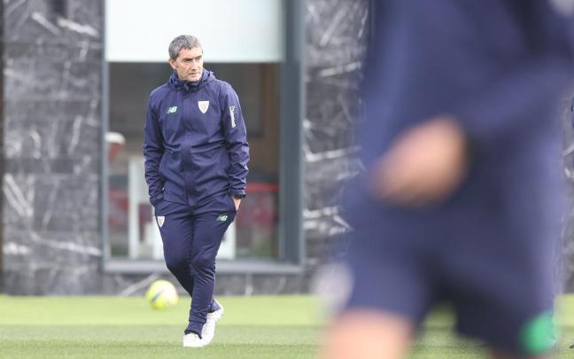Valverde en el entrenamiento del Athletic en Lezama
