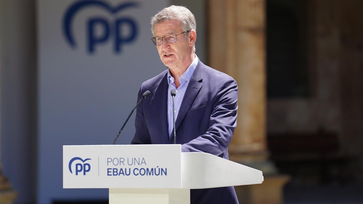 Feijóo sigue dando vuelo a la consigna del PP sobre la supuesta falta de neutralidad del Tribunal Constitucional.