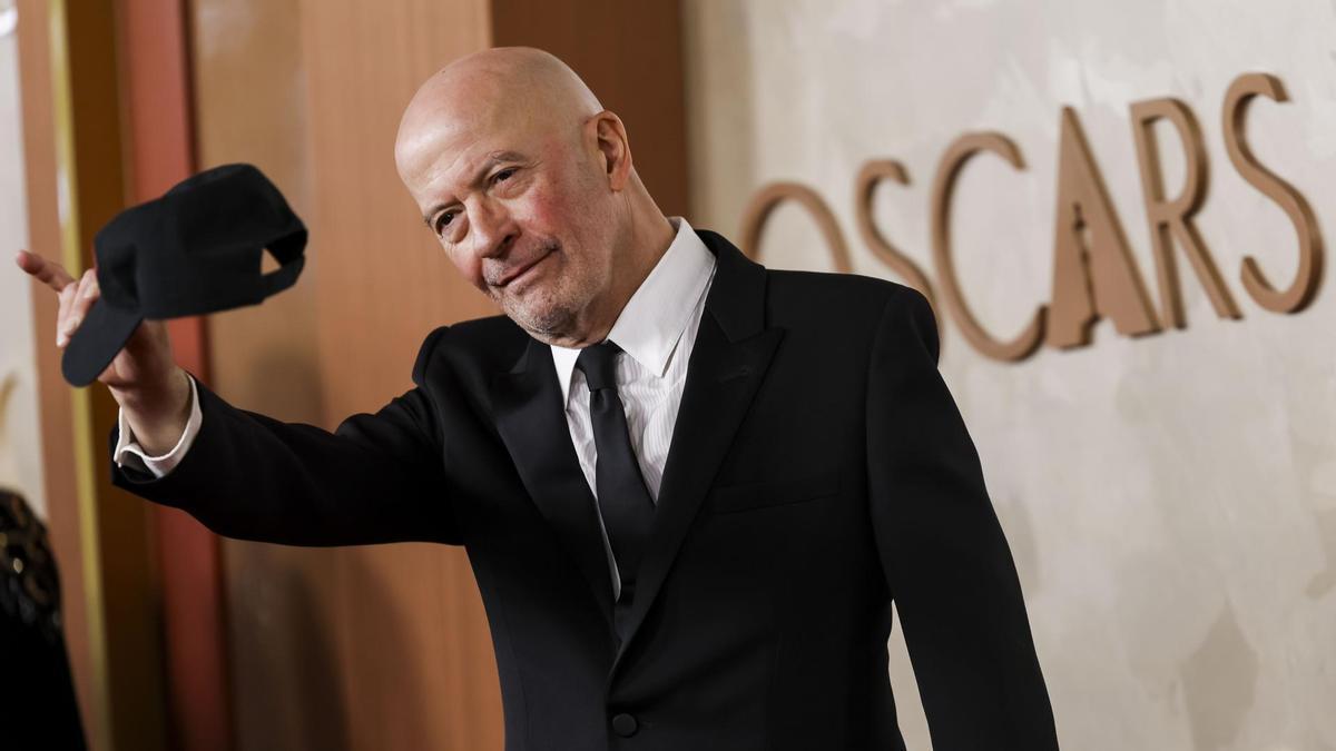 Jacques Audiard a su llegada a la alfombra roja de los Premios Oscar 2025