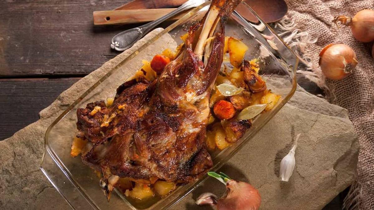 Un carnicero desvela cual es su truco para elegir el mejor cordero para esta Navidad