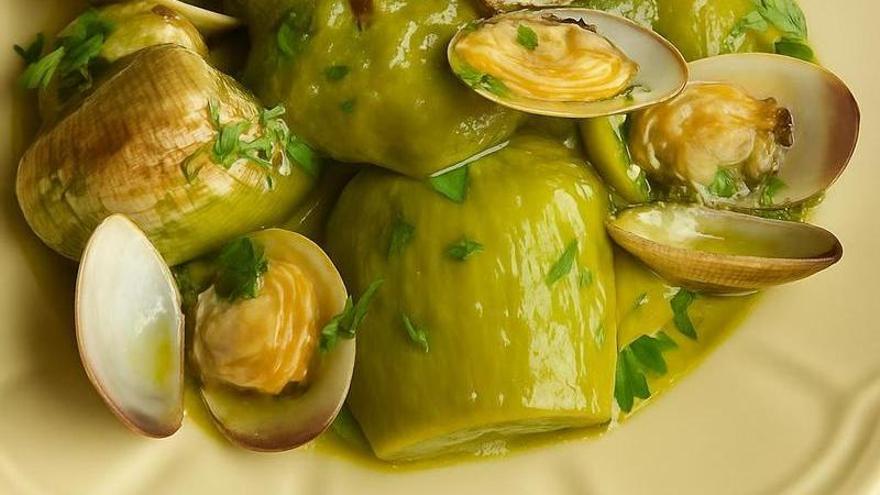 Alcachofas con almejas.