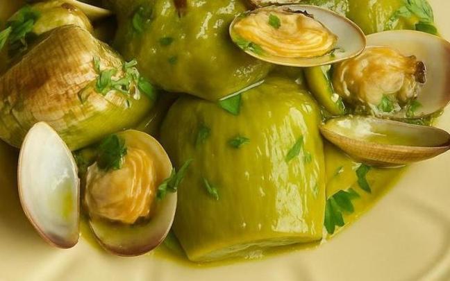 Alcachofas con almejas.