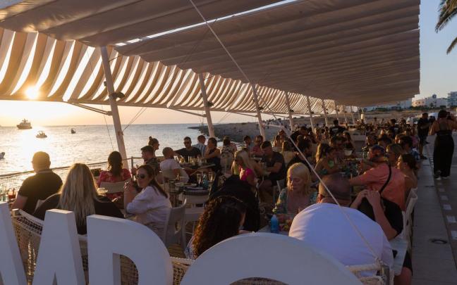 El turismo es uno de los sectores en los que la contratación de fijos discontinuos es más elevada. El turismo es uno de los sectores en los que la contratación de fijos discontinuos es más elevada.