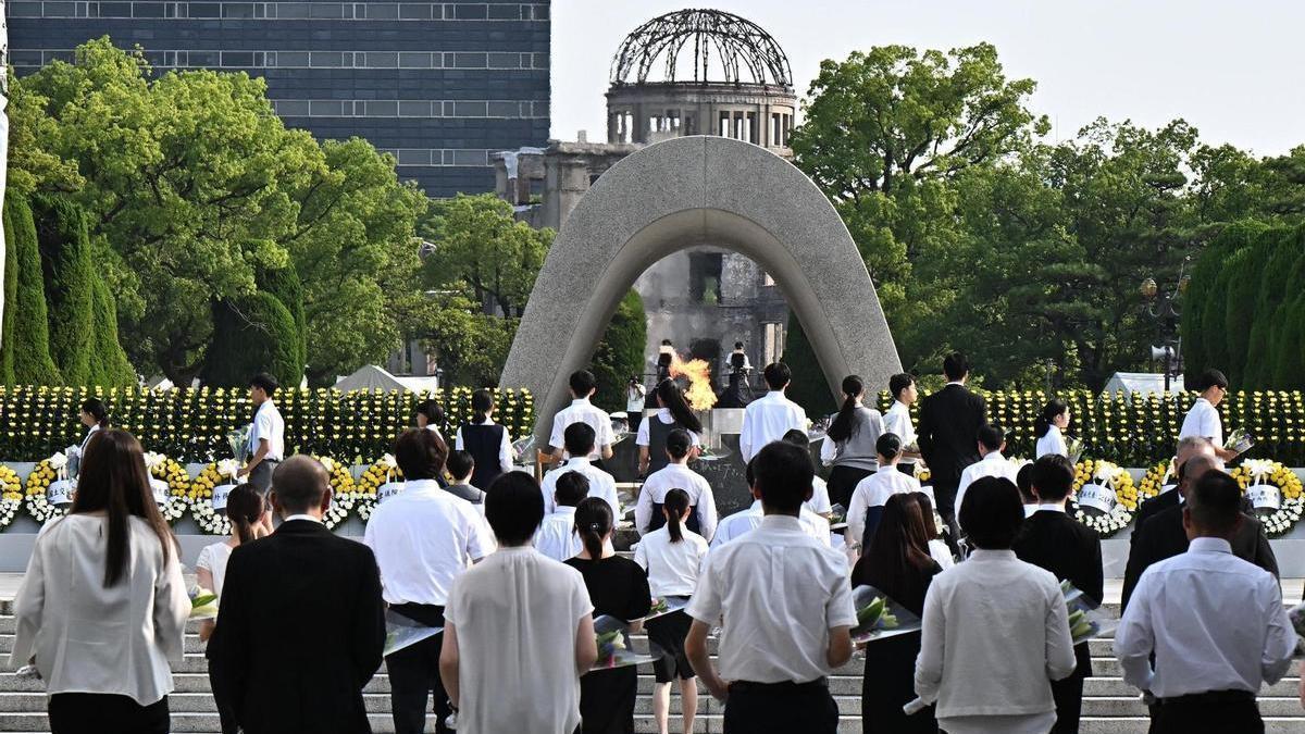 Homenaje a las víctimas de Hiroshima en el Parque Conmemorativo de la Paz.