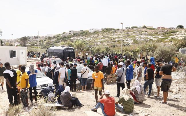 Lampedusa: más de 12.000 migrantes en una isla de 20 kilómetros cuadrados