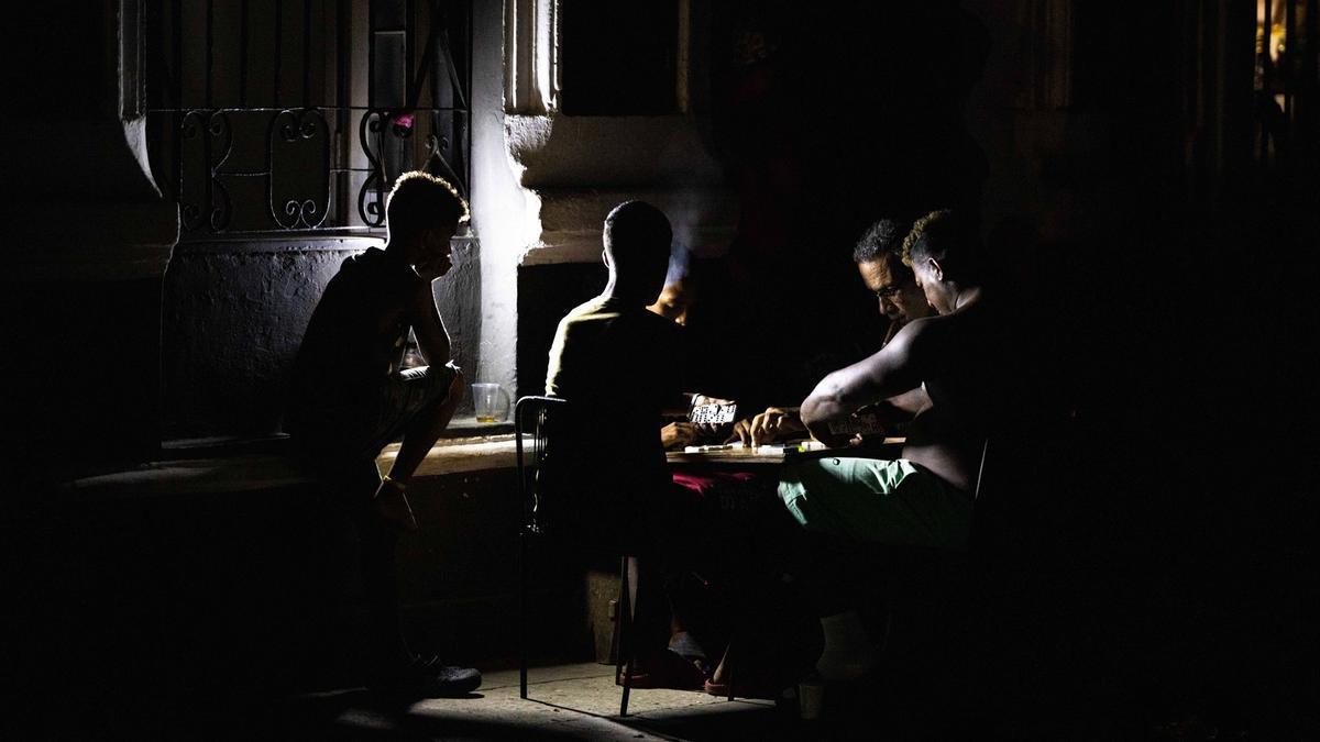 Apagón en Cuba. | Cuba ve la caída de su Sistema Eléctrico como "consecuencia directa" de la "asfixia energética" impuesta por EEUU.