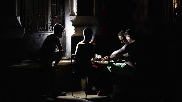 Apagón en Cuba. | Cuba ve la caída de su Sistema Eléctrico como "consecuencia directa" de la "asfixia energética" impuesta por EEUU.