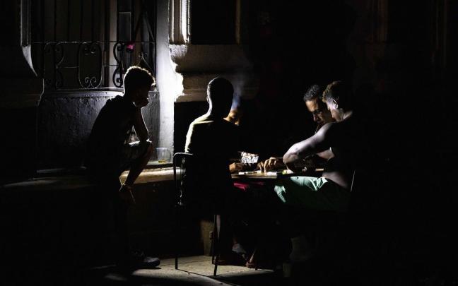 Apagón en Cuba. | Cuba ve la caída de su Sistema Eléctrico como "consecuencia directa" de la "asfixia energética" impuesta por EEUU.