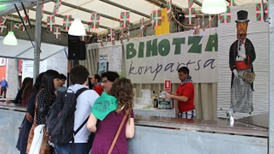 Una vez concedida la autorización, los responsables de la txosna deberán abonar una fianza de 300 euros