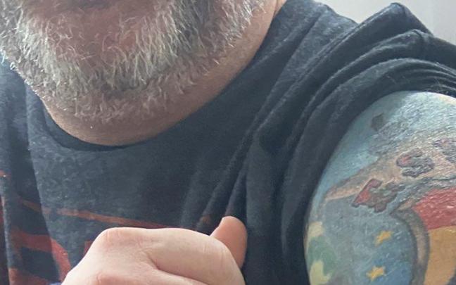 Parte del brazo tatuado. Parte del brazo tatuado.