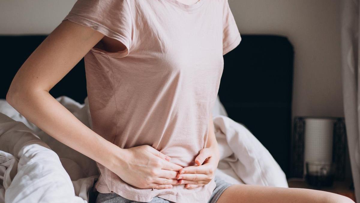 La endometriosis puede manifestarse con un dolor menstrual intenso y recurrente.