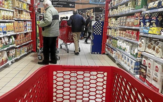 Los productos de alimentación y bebidas son los que más han subido su precio en los últimos doce meses. Los productos de alimentación y bebidas son los que más han subido su precio en los últimos doce meses.