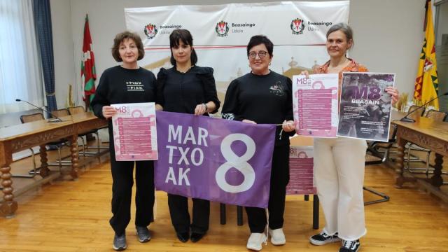 Presentación del programa del 8M en el Ayuntamiento de Beasain.