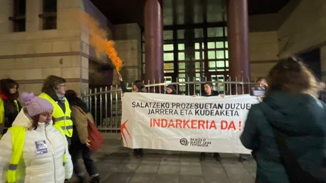 Un momento de la reivindicación de esta tarde por las calles de Bilbao