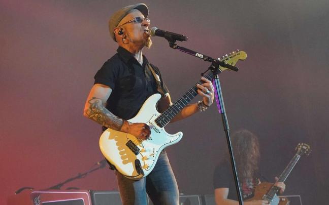 Fito durante el concierto de San Mamés del pasado año