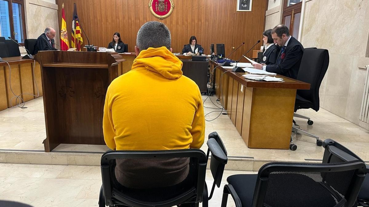 El hombre condenado, durante el juicio.