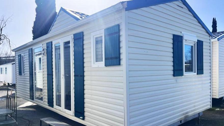 Casa móvil de estilo californiano.