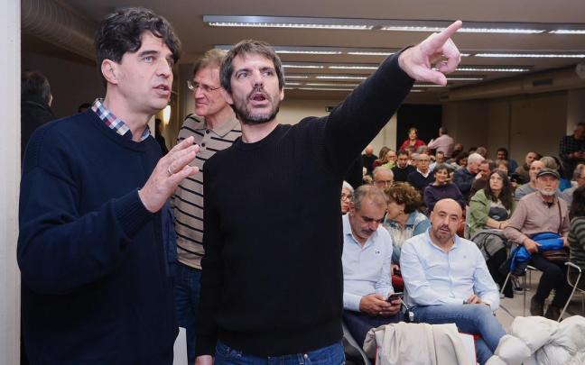 El ministro de Cultura, Ernest Urtasun, participa en un acto de Izquierda Unida.