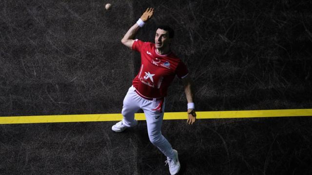 Altuna III vence a Laso en la liguilla de cuartos de final del Manomanista en el Navarra Arena de Iruñea.