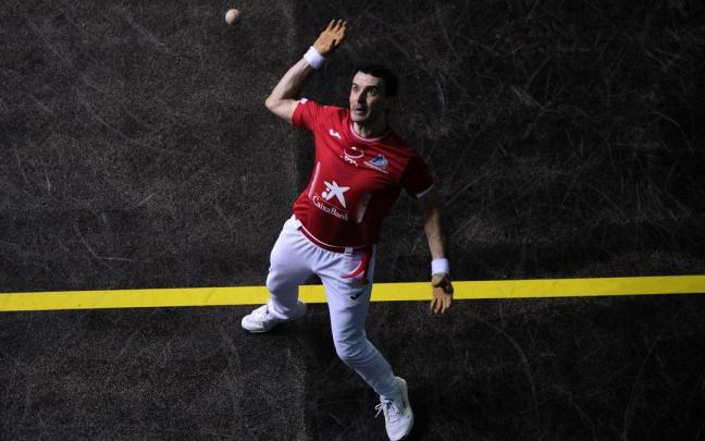 Altuna III vence a Laso en la liguilla de cuartos de final del Manomanista en el Navarra Arena de Iruñea.