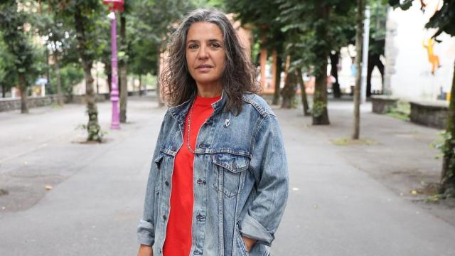 Anari posando para una entrevista en Noticias de Gipuzkoa.