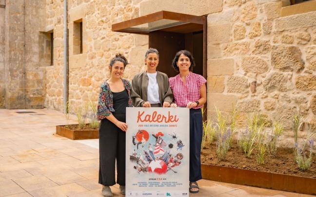 Ane Gebara, representante de la compañía Bitsa, Irune Urbieta, concejala de Cultura, y Nagore Irastorza, responsable del departamento de Cultura.