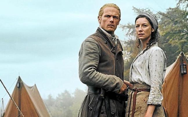 Sam Heughan y Caitriona Balfe, en sus papeles de Jamie y Claire en ‘Outlander’.