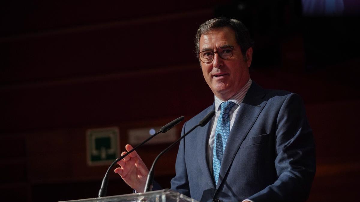 El presidente de la CEOE, Antonio Garamendi, durante un homenaje de Ajebask Euskadi.