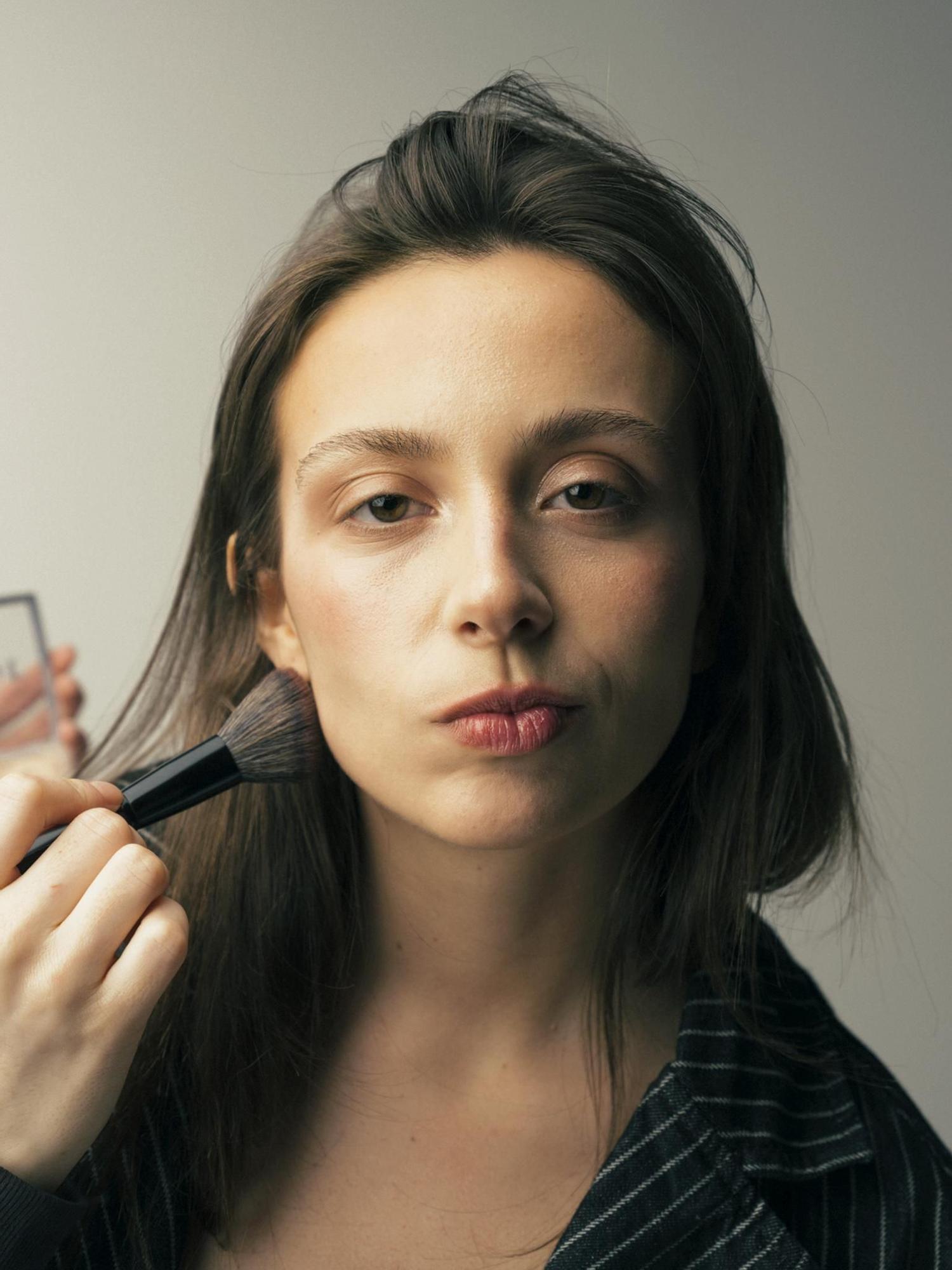 La joven cantautora vasca acaba de publicar un nuevo adelanto del segundo LP de su carrera 'Plastificar'.