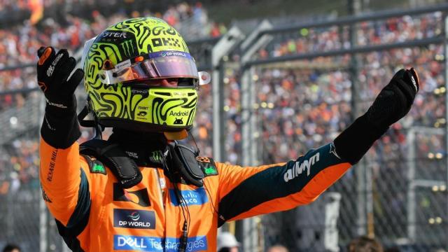 Lando Norris celebra su victoria en el Gran Premio de Hungría, la primera del año para el vigente campeón.