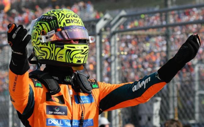 Lando Norris celebra su victoria en el Gran Premio de Hungría, la primera del año para el vigente campeón.
