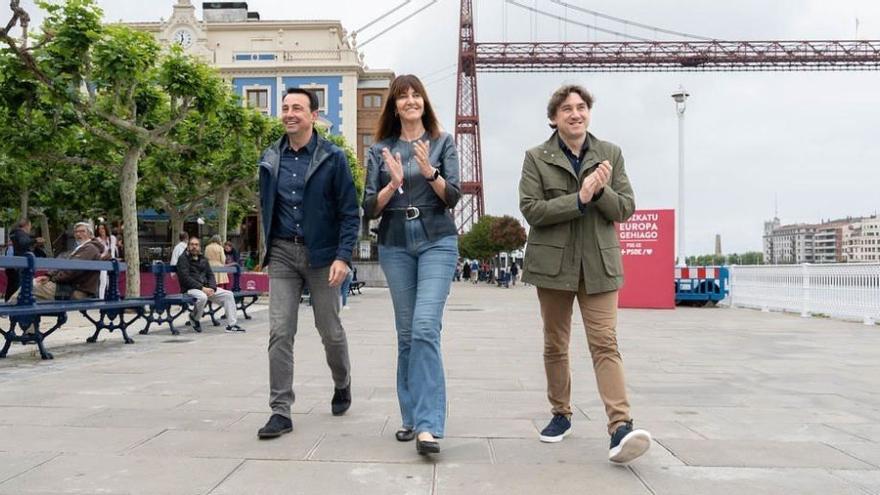 Torres, Mendia y Andueza, ayer en Portugalete.