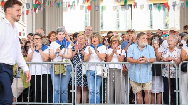 Emoción en Ordizia con el baile de los Santaneros