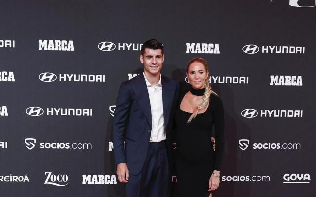 Álvaro Morata y Alice Campello en una entrega de premios.