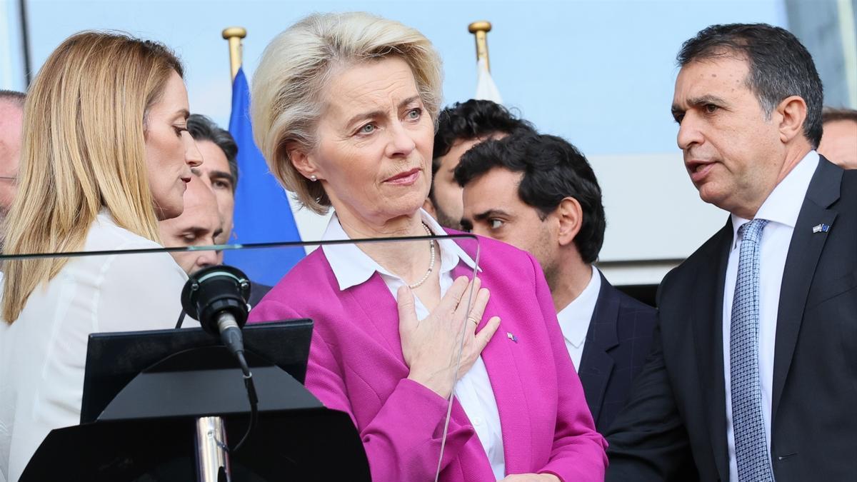 La presidenta de la Comisión Europea, Ursula von der Leyen, durante un homenaje a las víctimas israelíes.