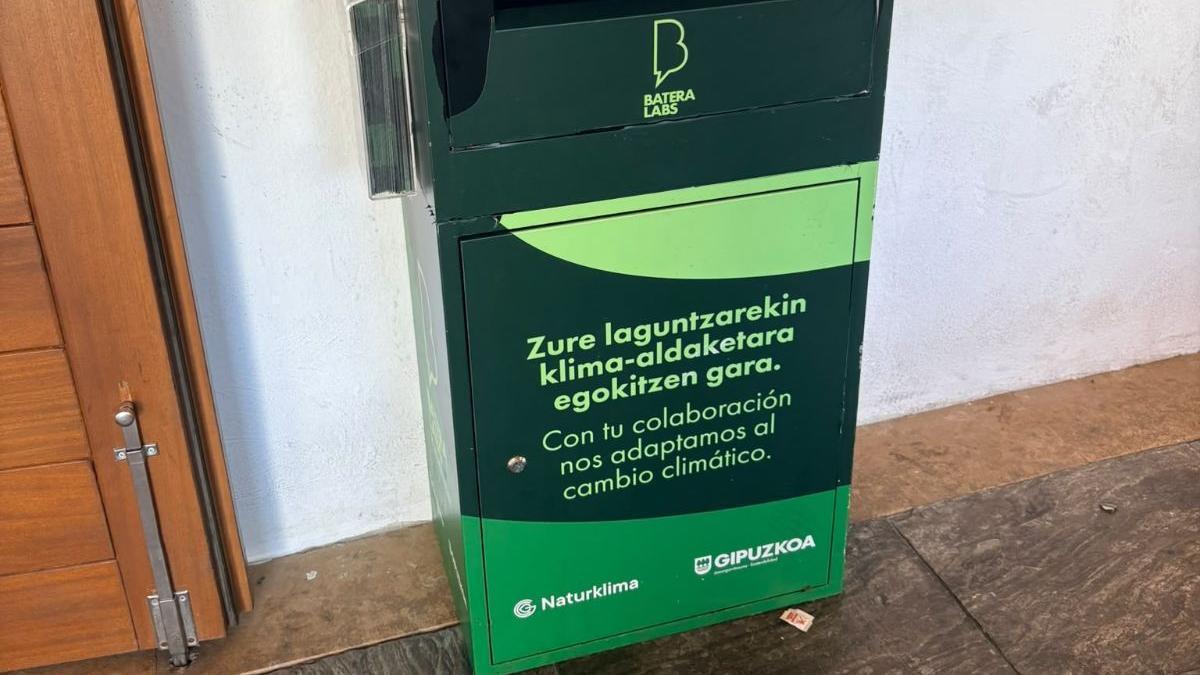 Buzón para depositar ideas sobre sostenibilidad en Lazkao.