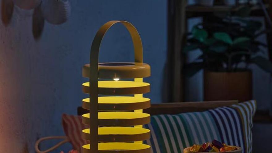 La lámpara mesa LED con energía solar para exteriores Solvinden de Ikea